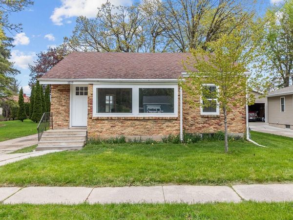 1034 ADAMS AVENUE, Oshkosh, WI 54902