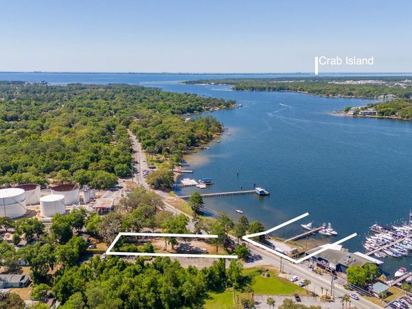 834 Bayshore Drive, Niceville, FL 32578