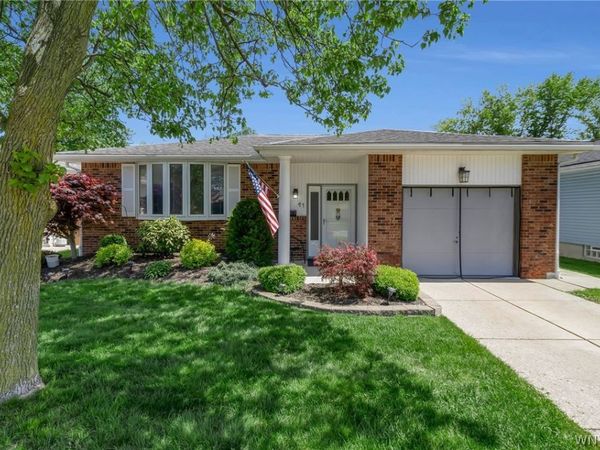 49 Mayberry Drive E, Buffalo, NY 14227