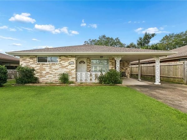 2121 CHARLES Drive , Chalmette, LA 70043