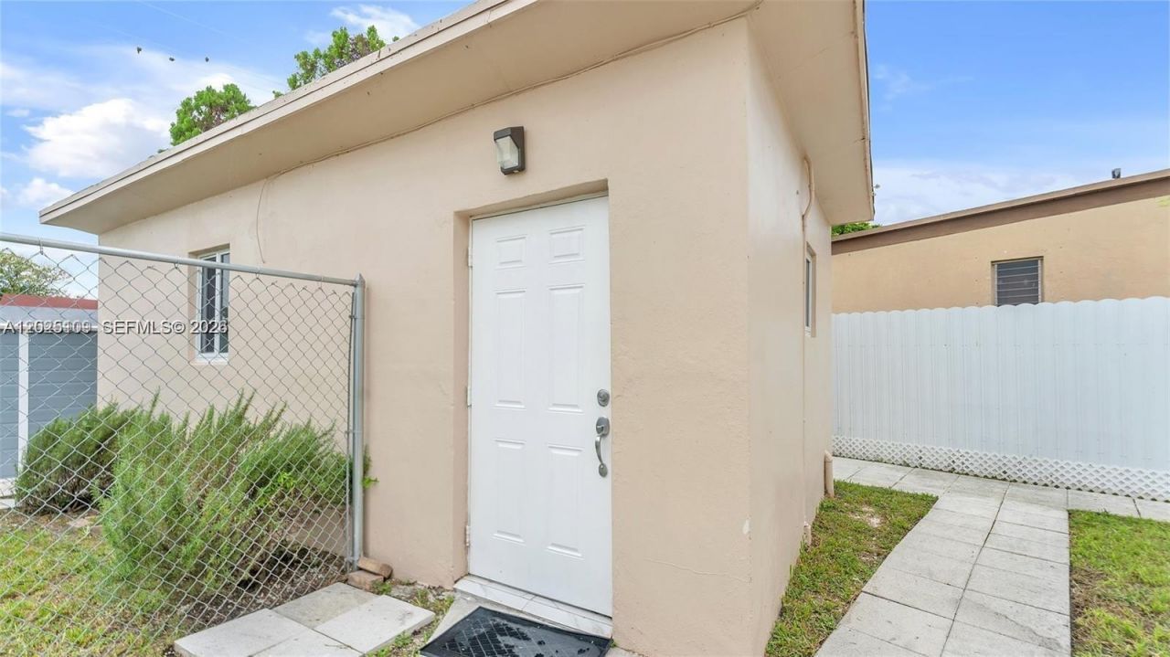 3375 SW 1st St, Miami, FL 33135 Photo