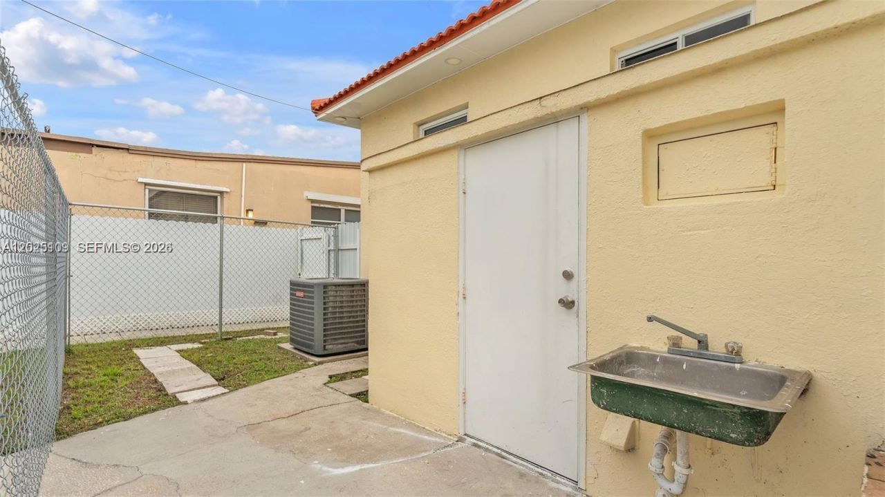 3375 SW 1st St, Miami, FL 33135 Photo