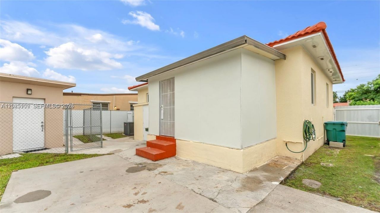 3375 SW 1st St, Miami, FL 33135 Photo