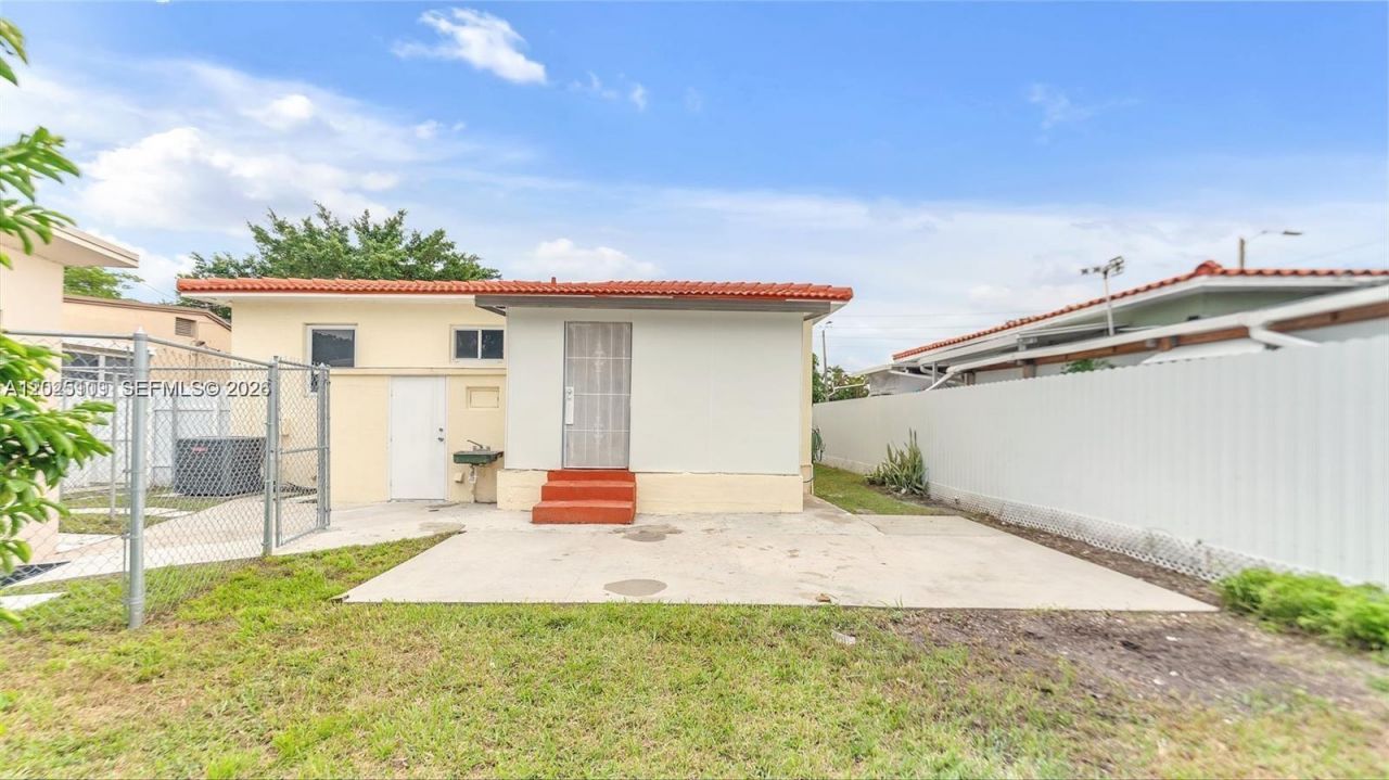 3375 SW 1st St, Miami, FL 33135 Photo