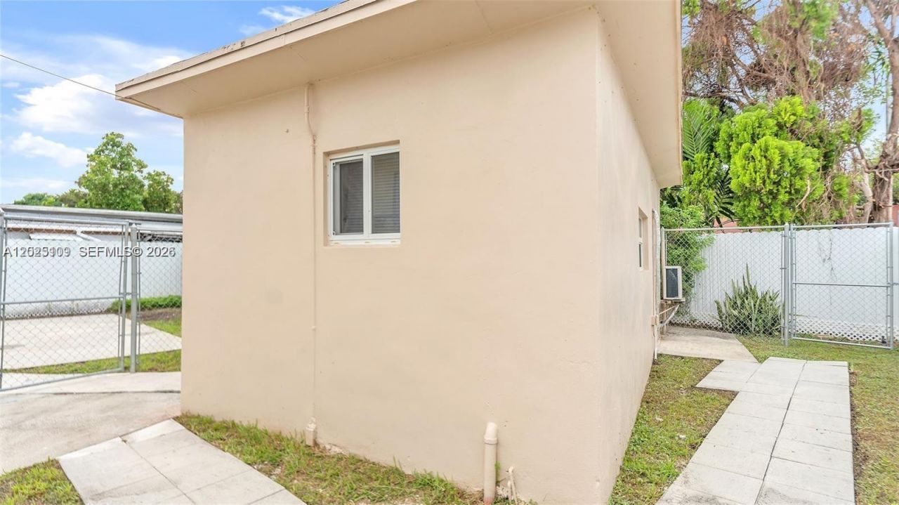3375 SW 1st St, Miami, FL 33135 Photo