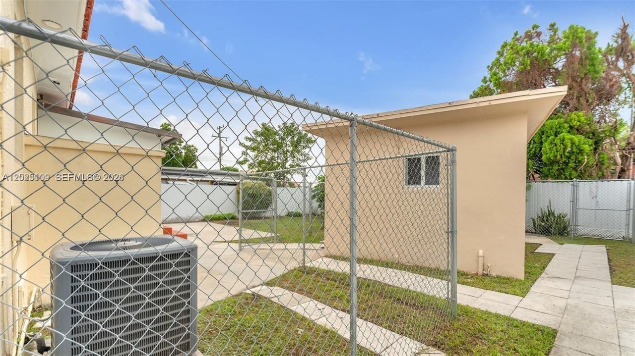 3375 SW 1st St, Miami, FL 33135 Photo