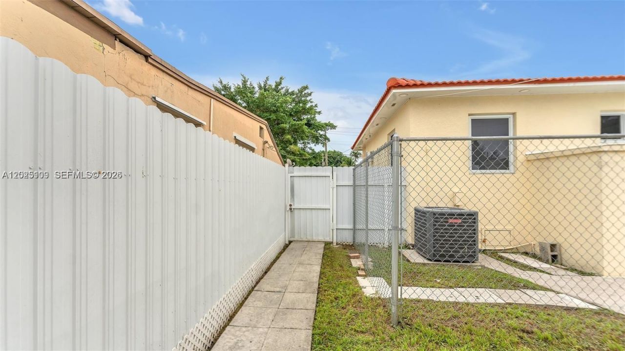3375 SW 1st St, Miami, FL 33135 Photo