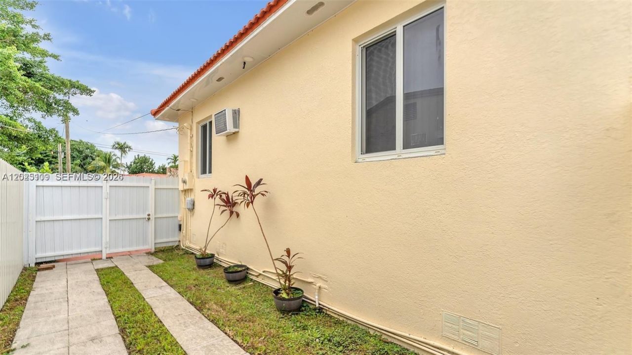 3375 SW 1st St, Miami, FL 33135 Photo