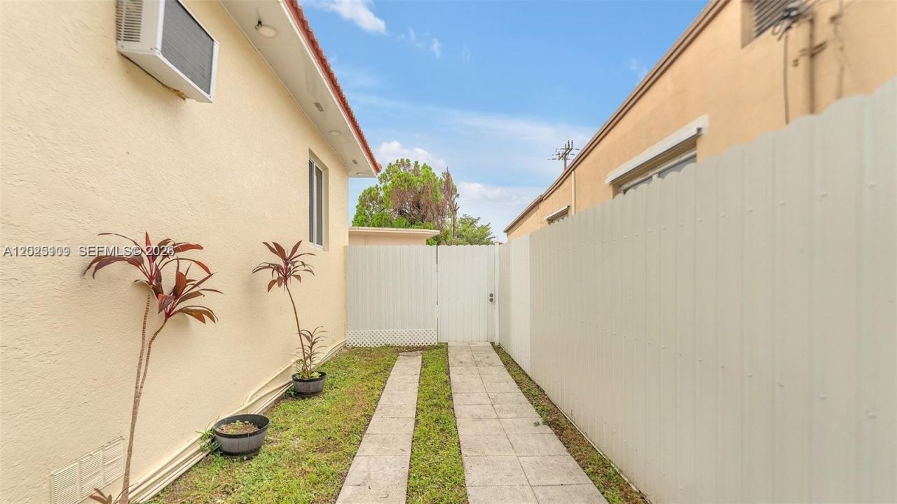 3375 SW 1st St, Miami, FL 33135 Photo