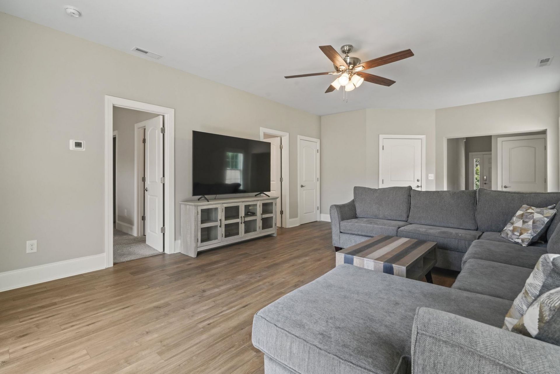 912 Hillside Dr. Photo 31