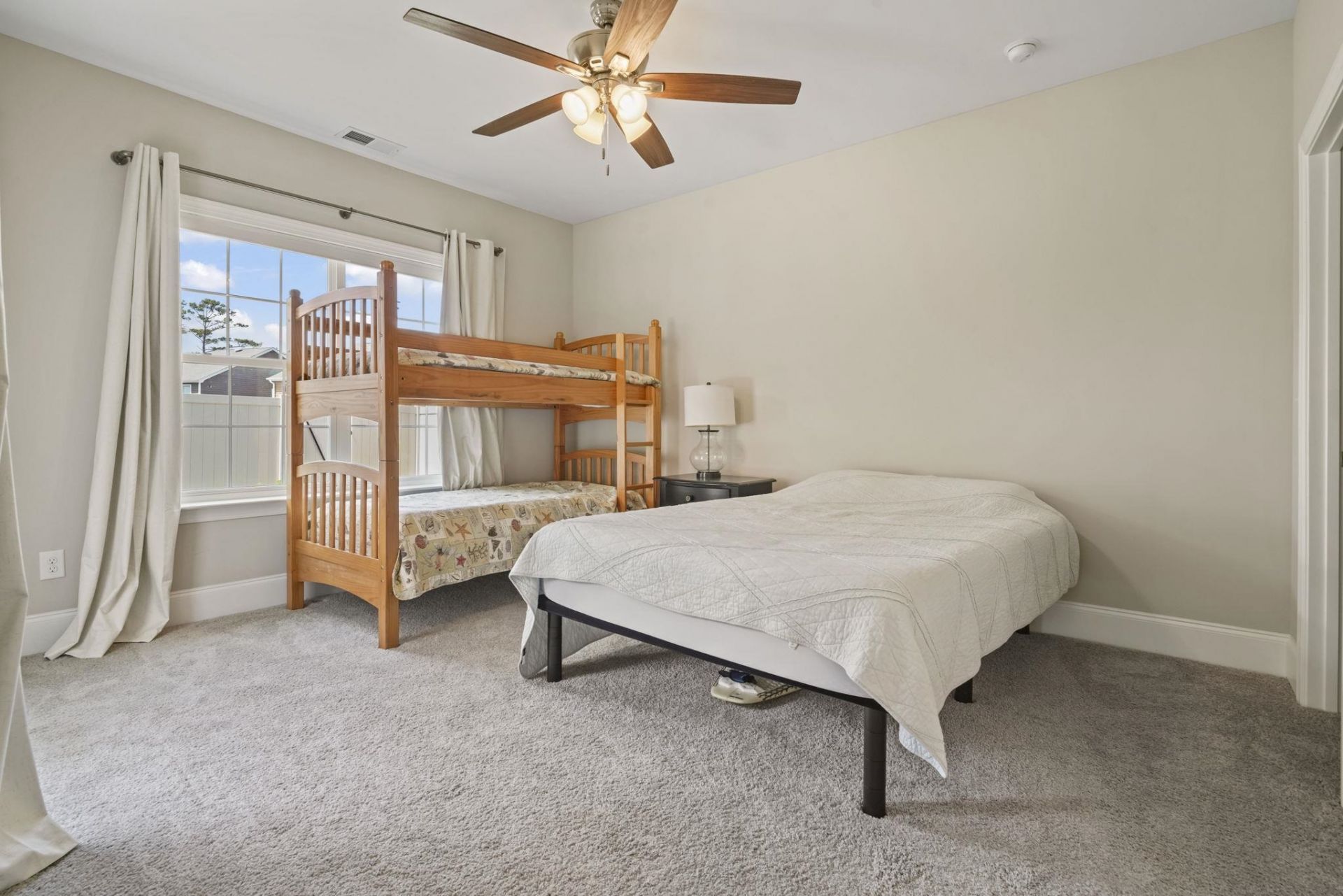 912 Hillside Dr. Photo 32