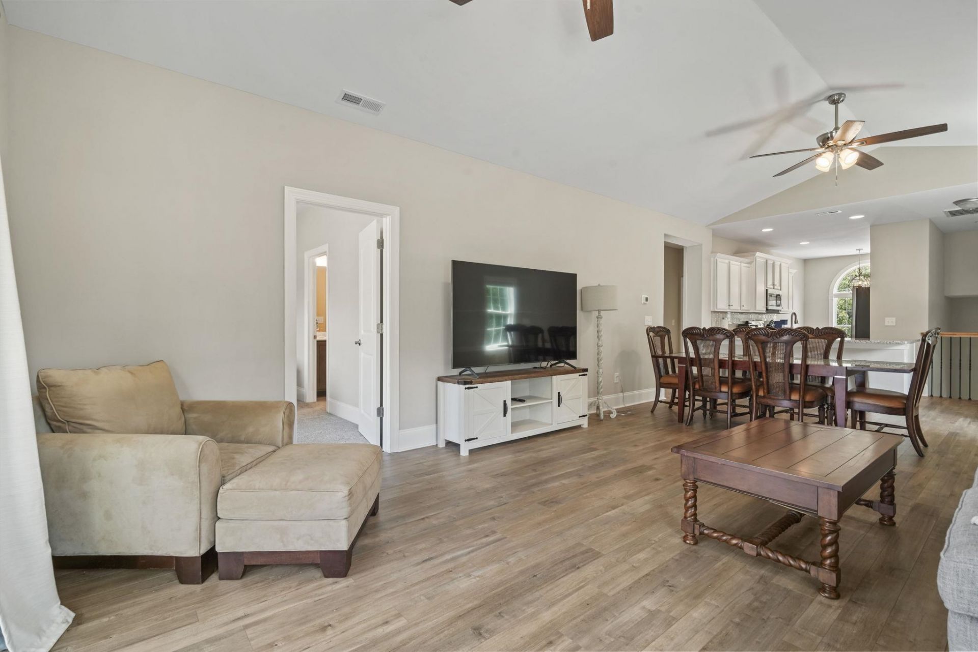 912 Hillside Dr. Photo 6