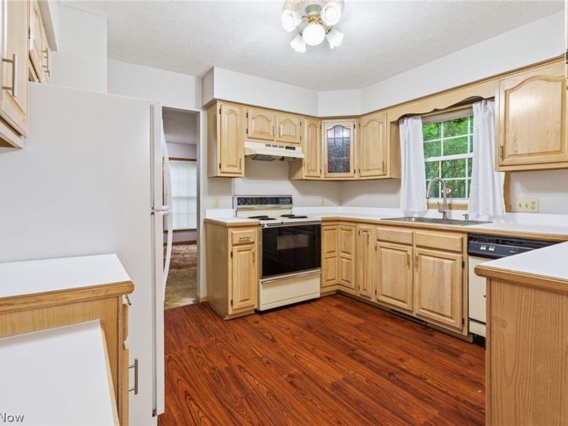 5882 Indian Creek Circle NW, Canton, OH 44718 Photo 10