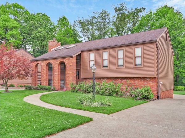562 Bruton Drive , Gibsonia, PA 15044