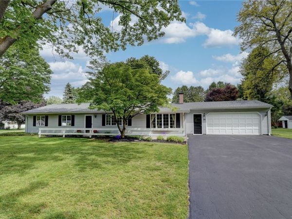 24 Cullens Run, Pittsford, NY 14534