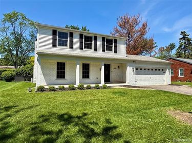 16956 Lauderdale Avenue, Beverly Hills Vlg, MI 48025