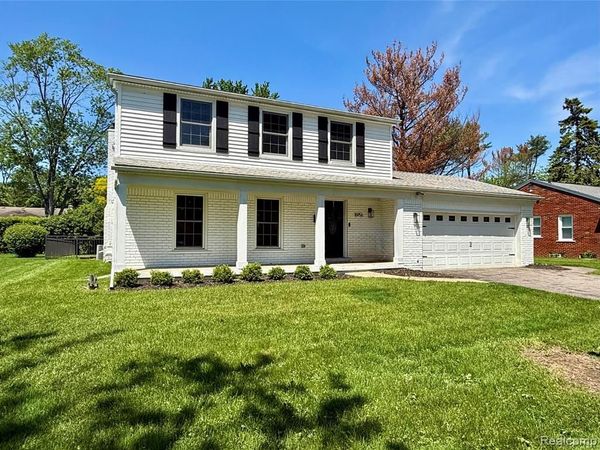 16956 Lauderdale Avenue, Beverly Hills Vlg, MI 48025