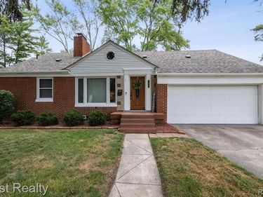 22716 Floral Street, Farmington, MI 48336