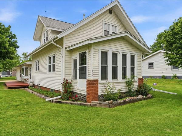 327 Rose Avenue, Swisher, IA 52338