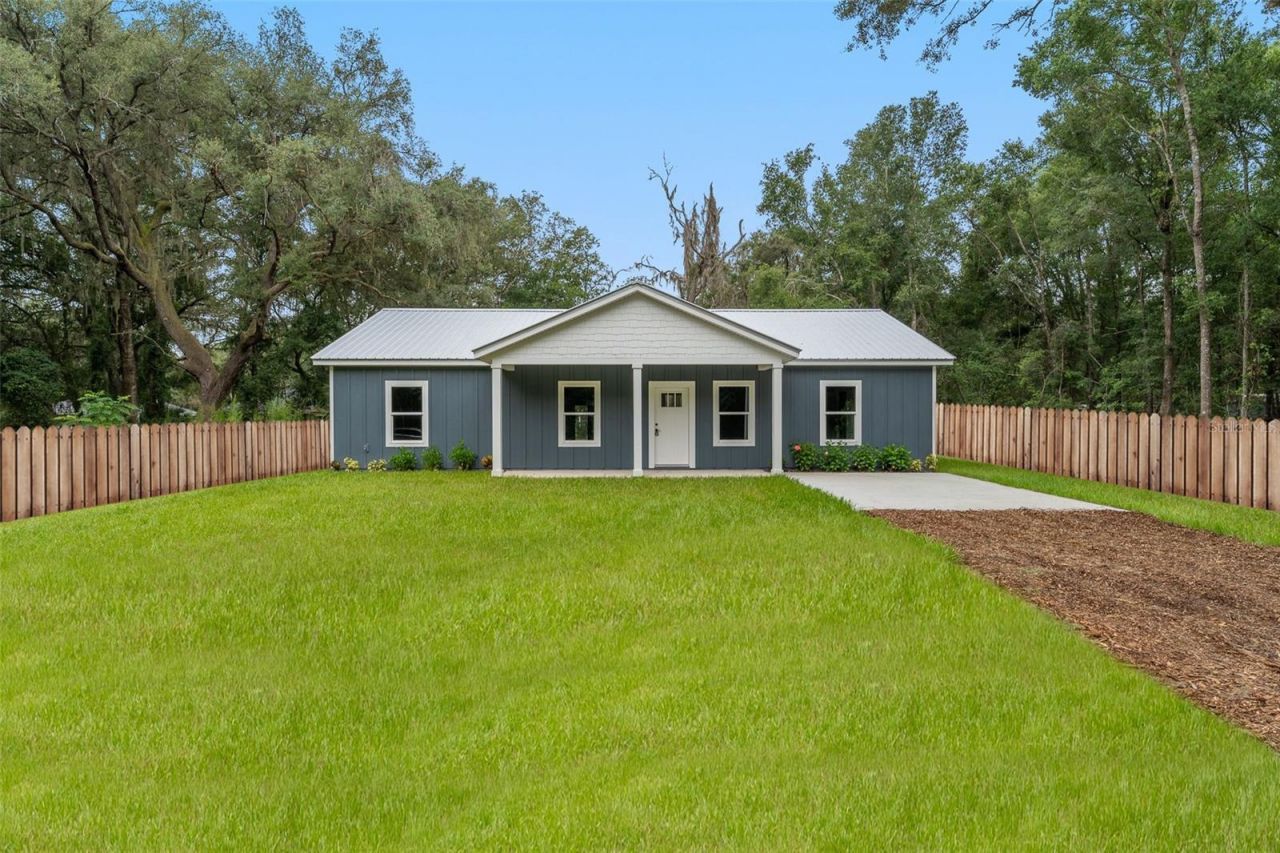 207 N Palmetto Avenue, Florahome, FL 32140 Photo