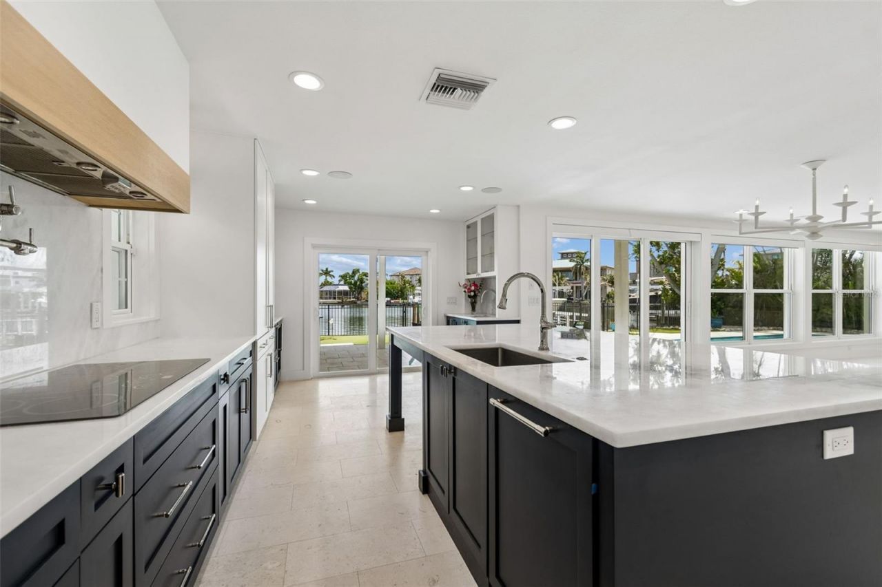 1907 Arrowhead Drive Ne, Saint Petersburg, FL 33703 Photo