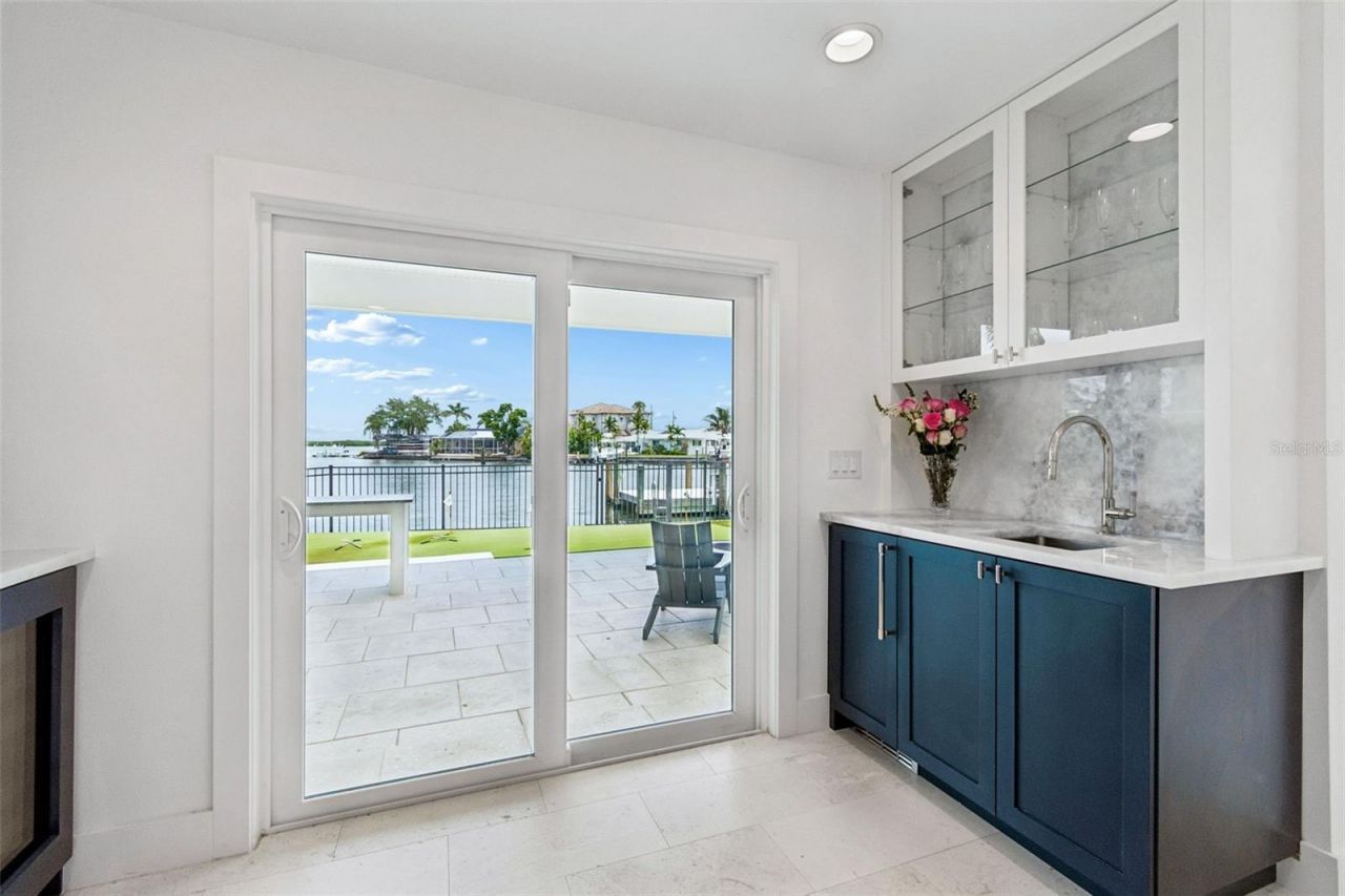 1907 Arrowhead Drive Ne, Saint Petersburg, FL 33703 Photo
