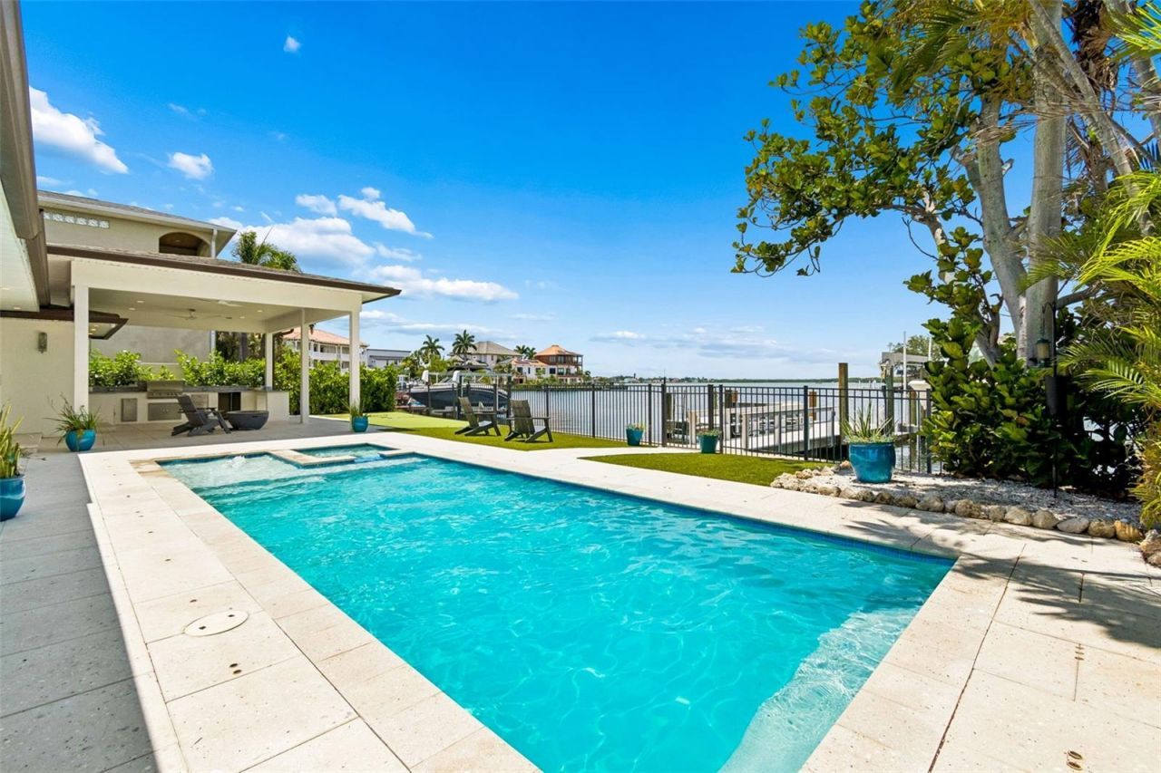 1907 Arrowhead Drive Ne, Saint Petersburg, FL 33703 Photo