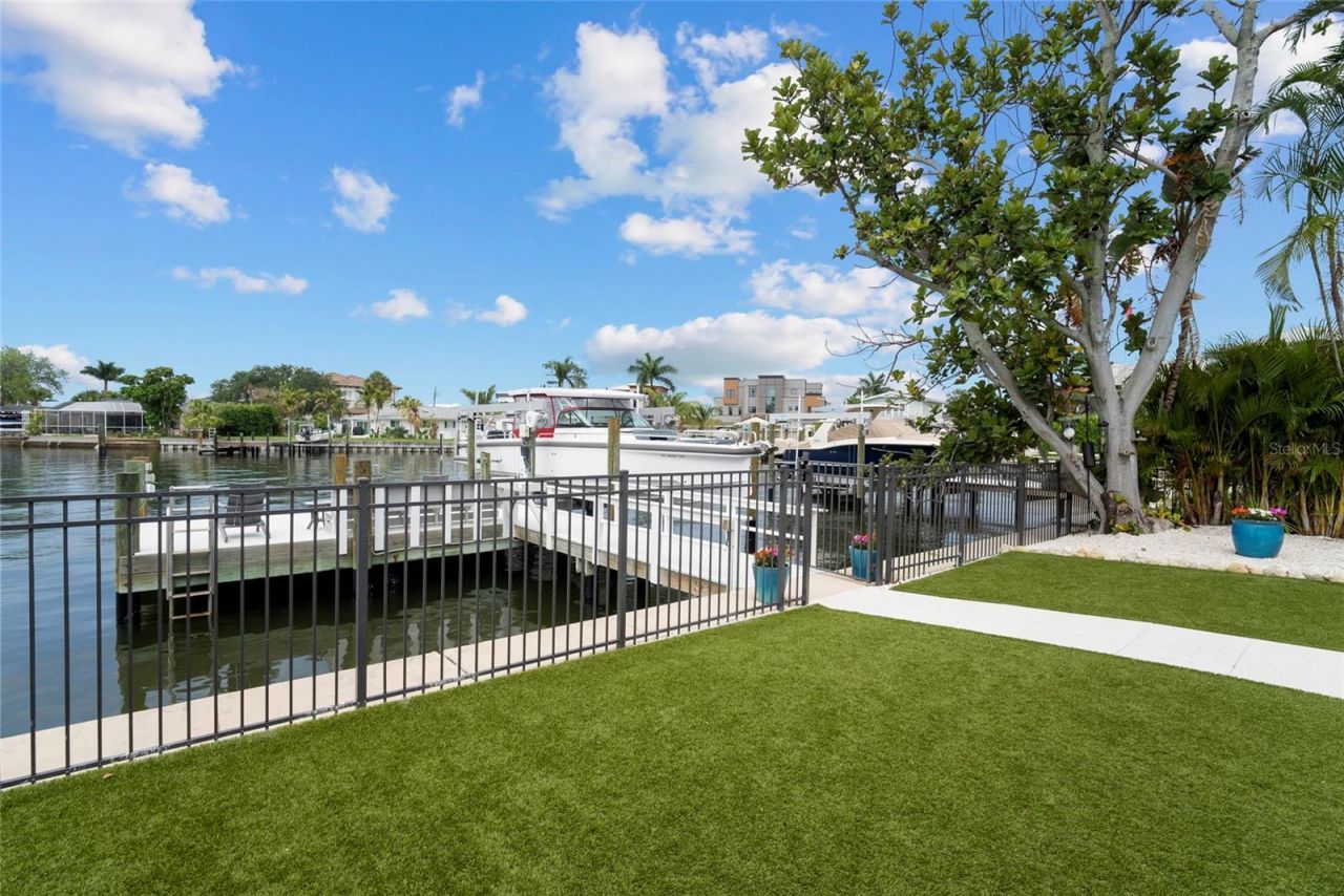 1907 Arrowhead Drive Ne, Saint Petersburg, FL 33703 Photo