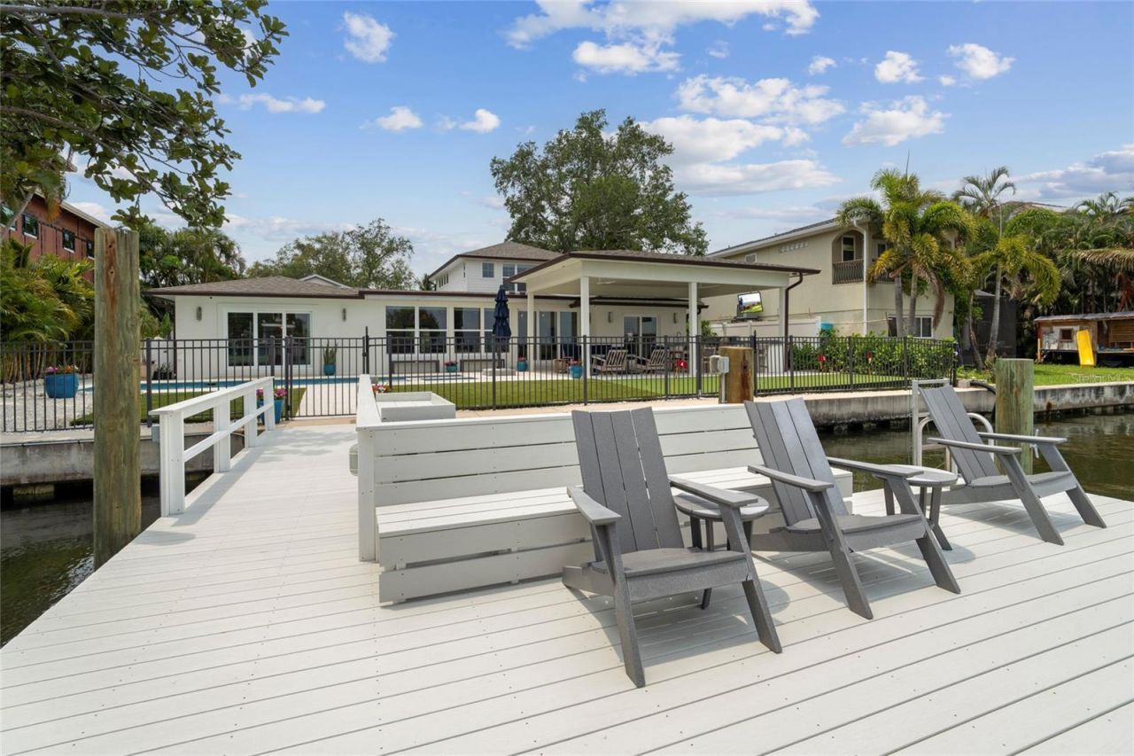 1907 Arrowhead Drive Ne, Saint Petersburg, FL 33703 Photo
