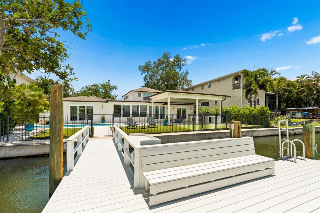1907 Arrowhead Drive Ne, Saint Petersburg, FL 33703 Photo