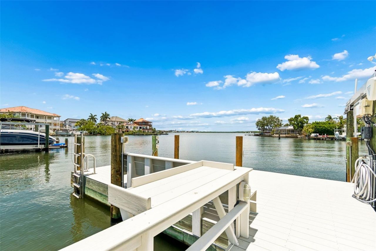 1907 Arrowhead Drive Ne, Saint Petersburg, FL 33703 Photo