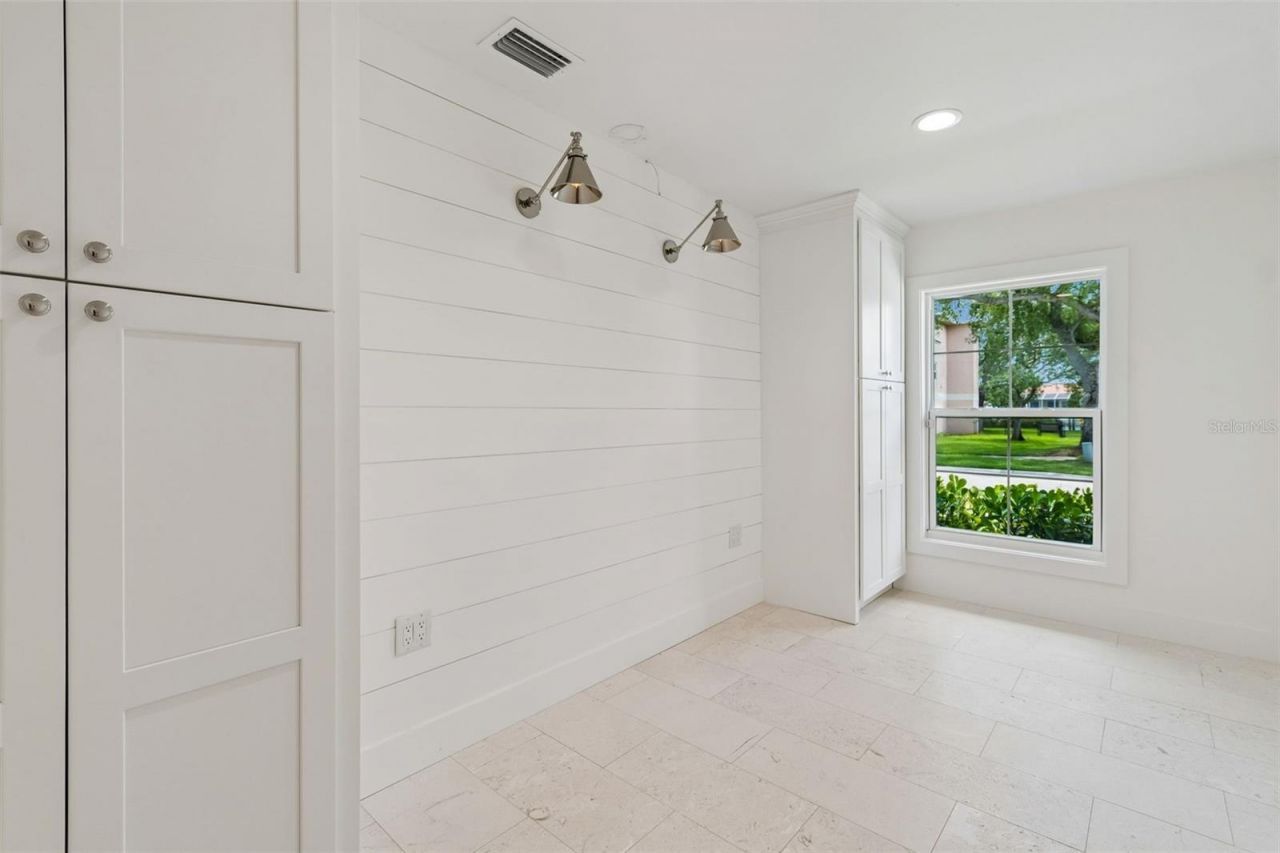 1907 Arrowhead Drive Ne, Saint Petersburg, FL 33703 Photo