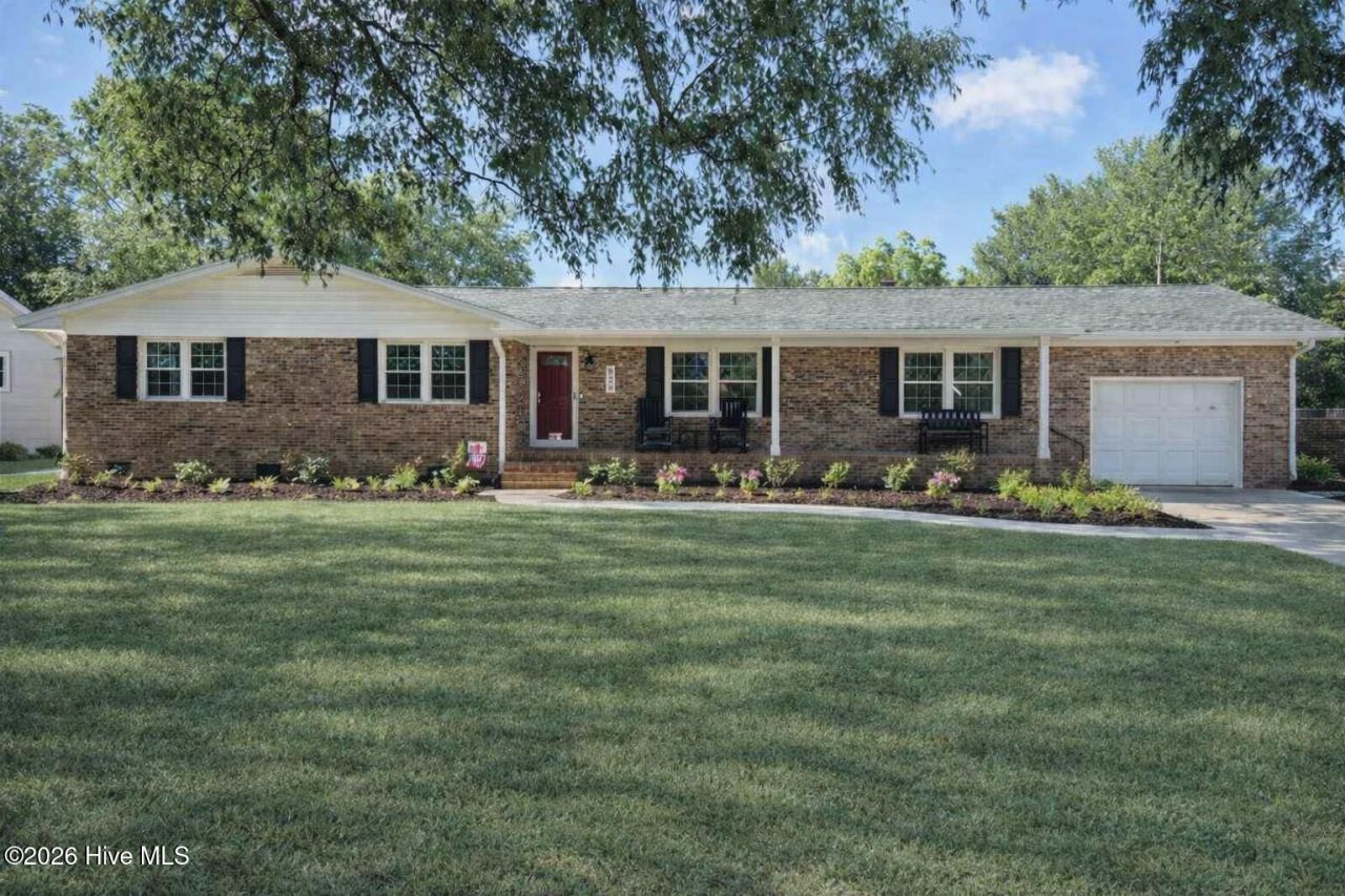 810 Bragg Drive, Wilmington, NC 28409 Main Photo