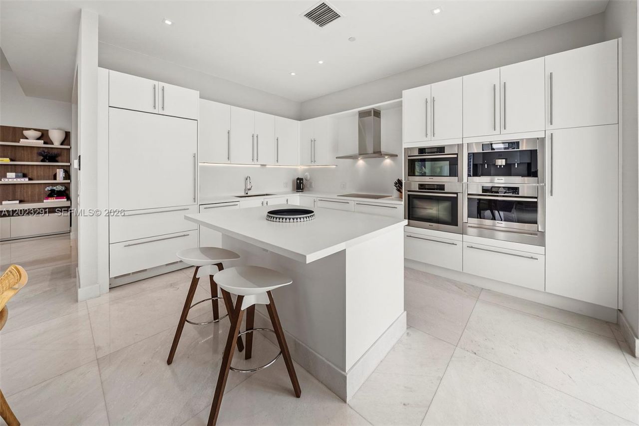 900 Brickell Key Blvd , Unit 1801, Miami, FL 33131 Photo