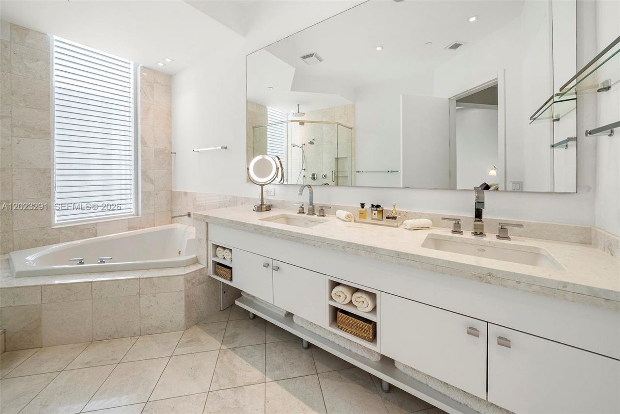 900 Brickell Key Blvd , Unit 1801, Miami, FL 33131 Photo