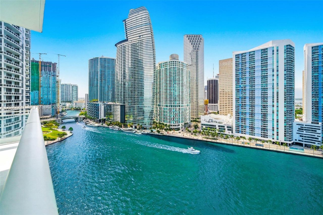 900 Brickell Key Blvd , Unit 1801, Miami, FL 33131 Photo