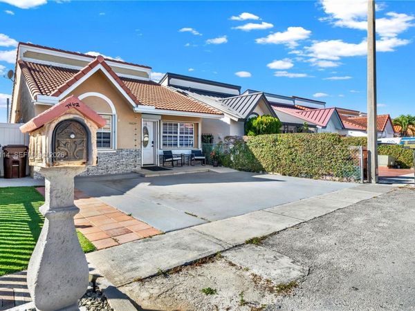 7462 W 29th Way , Hialeah, FL 33018