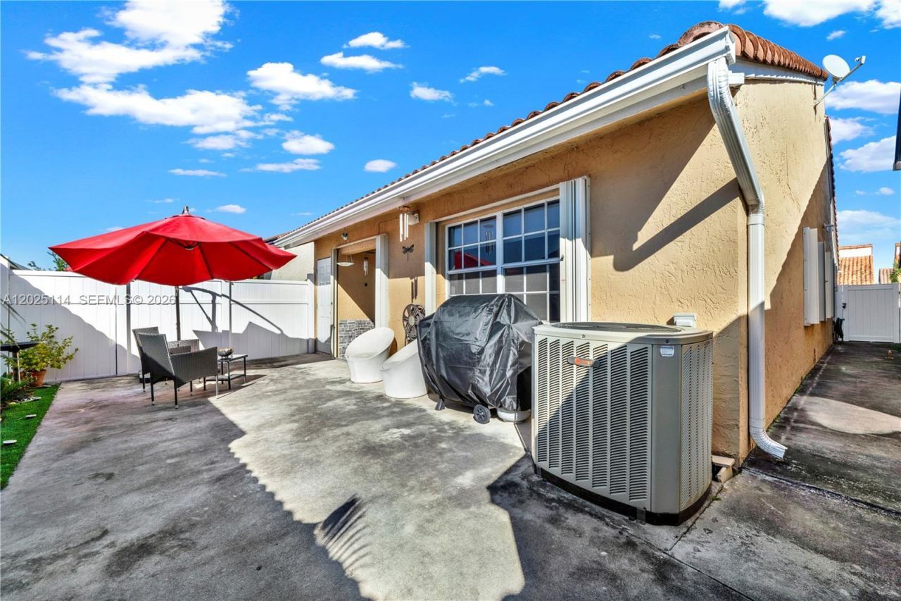 7462 W 29th Way , Hialeah, FL 33018 Photo