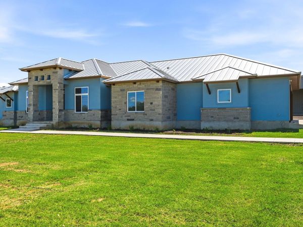 731 County Road 356, Adkins, TX 78101