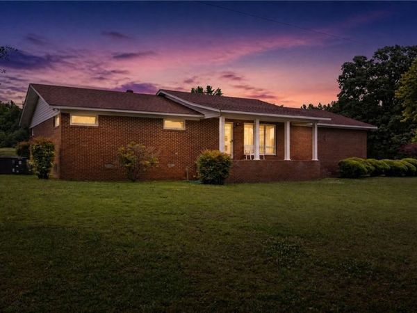 570 13th Avenue, Guin, AL 35563