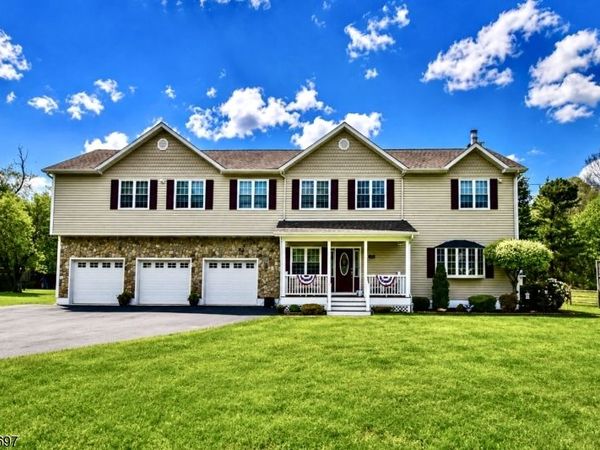 37 Heather Hills Dr, Jefferson, NJ 07438