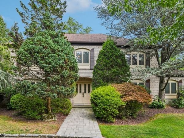 12 Sandalwood Dr, Livingston, NJ 07039