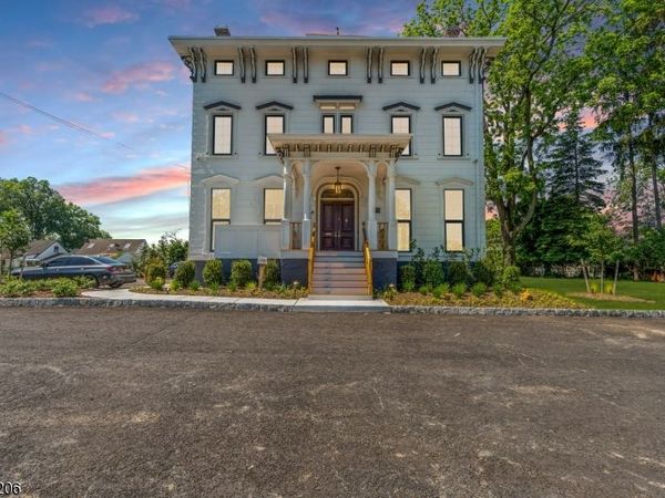 49 E Passaic St, Rochelle Park, NJ 07662