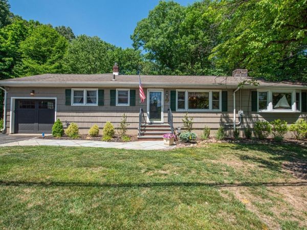 31 Clairview Rd, Parsippany-Troy Hills, NJ 07834
