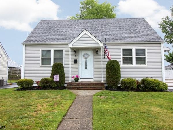 6 Knollwood Rd, Totowa, NJ 07512