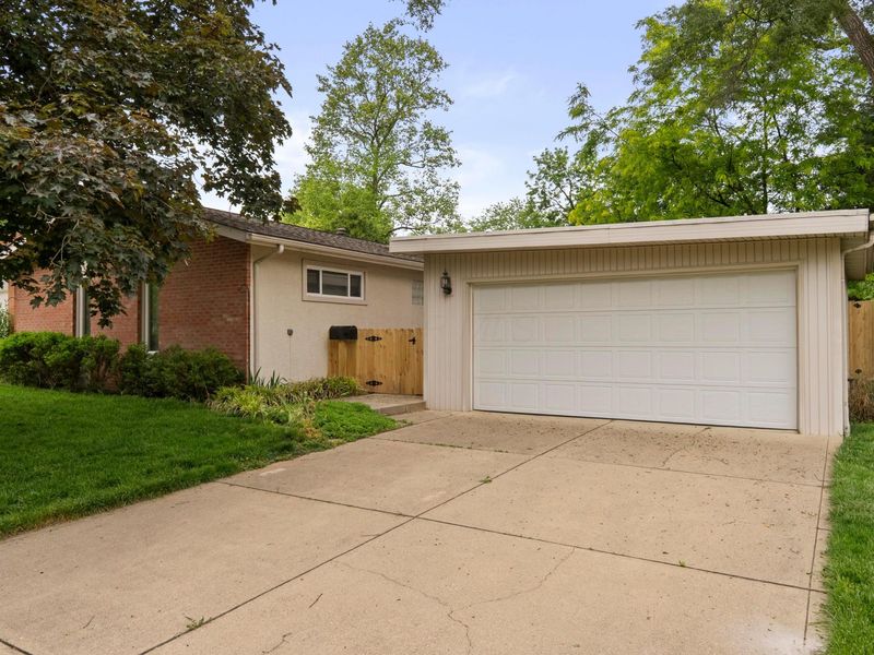 998 Norway Drive, Columbus, OH 43221 Photo 2