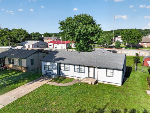 108 Maple Street , Locust Grove, OK 74352