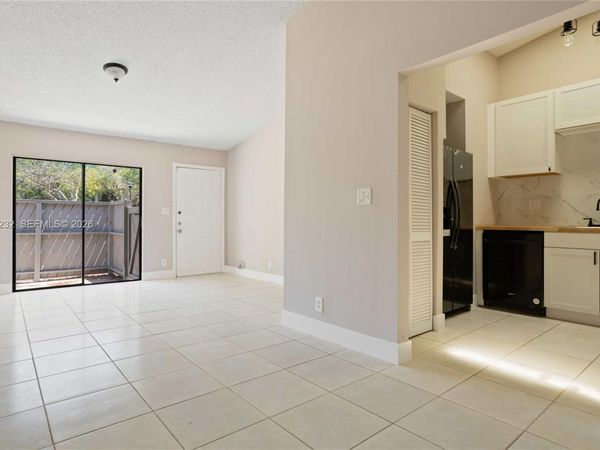 3633 NW 99th Ter, Unit 7B, Sunrise, FL 33351