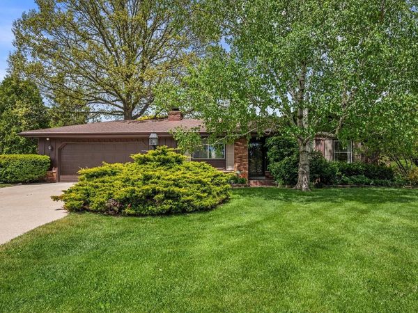 18400 Honey Creek DRIVE, Brookfield, WI 53045