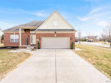 21196 Oak Ridge Drive, Clinton Twp, MI 48036